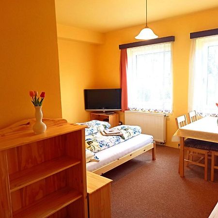 P&P Jicin Apartments - Soukrome 2-3 Luzkove Pokoje S Vlastni Kuchyni A Koupelnou Екстер'єр фото