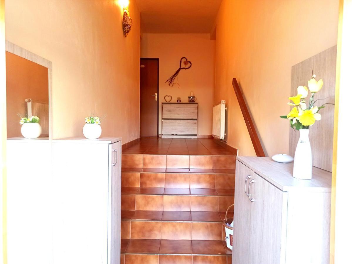 P&P Jicin Apartments - Soukrome 2-3 Luzkove Pokoje S Vlastni Kuchyni A Koupelnou Екстер'єр фото
