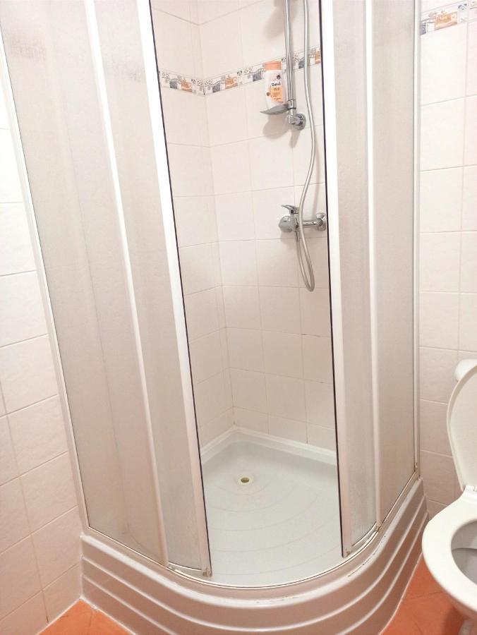 P&P Jicin Apartments - Soukrome 2-3 Luzkove Pokoje S Vlastni Kuchyni A Koupelnou Екстер'єр фото