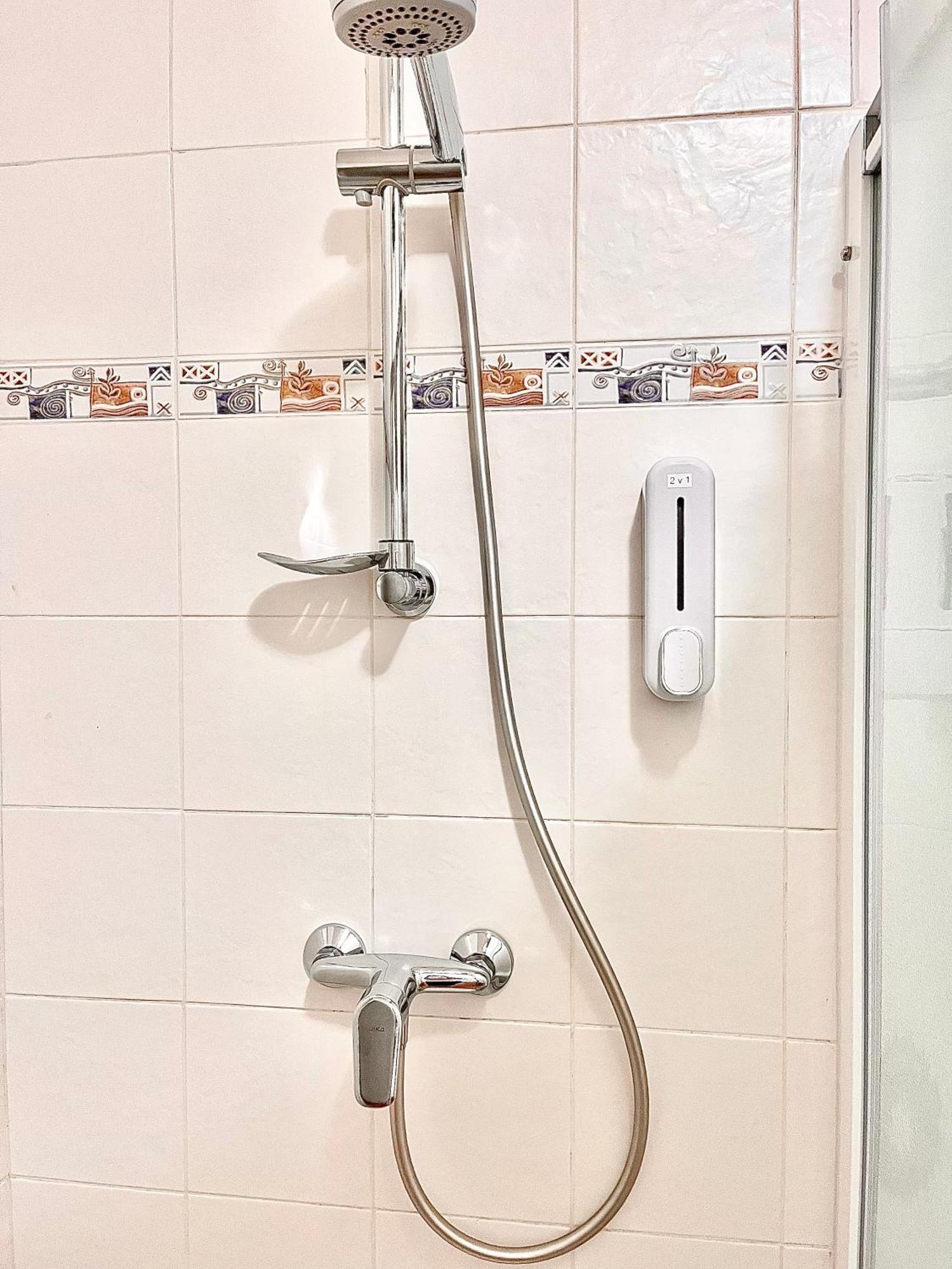 P&P Jicin Apartments - Soukrome 2-3 Luzkove Pokoje S Vlastni Kuchyni A Koupelnou Екстер'єр фото