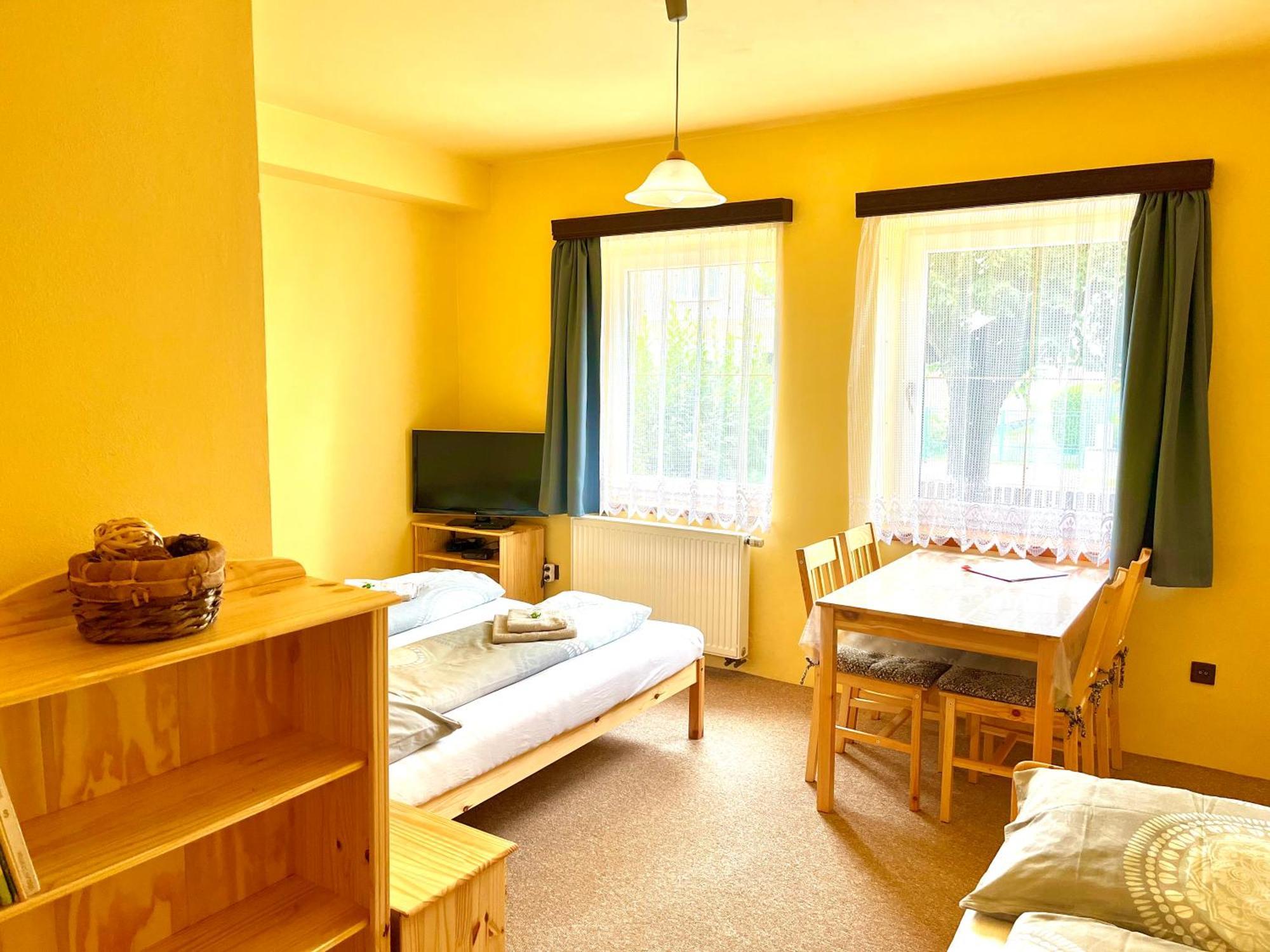 P&P Jicin Apartments - Soukrome 2-3 Luzkove Pokoje S Vlastni Kuchyni A Koupelnou Екстер'єр фото