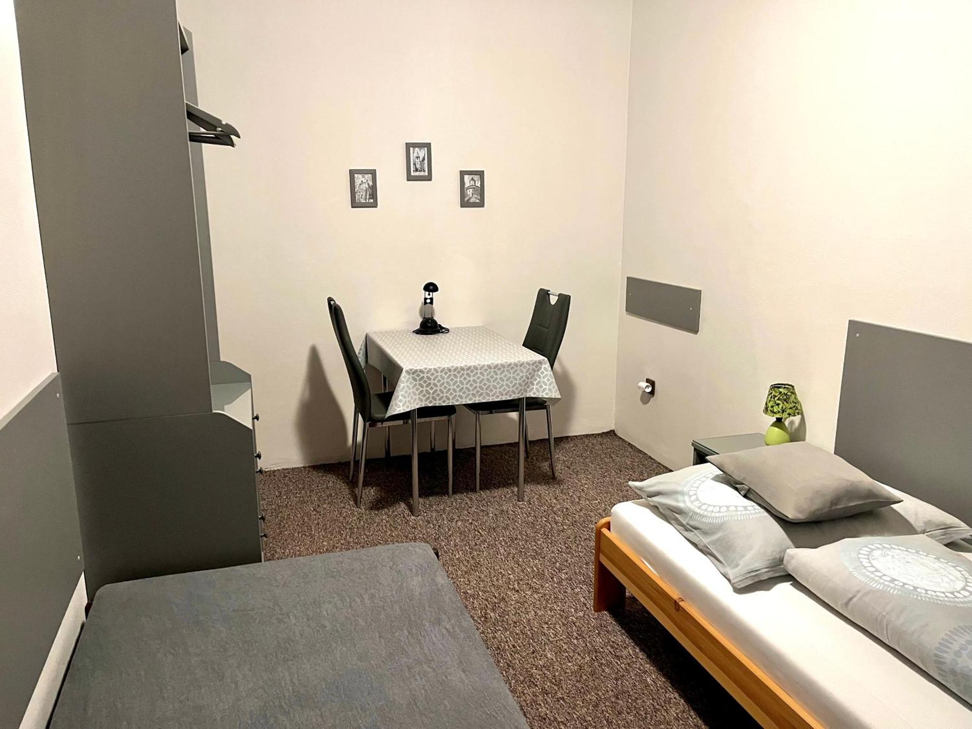 P&P Jicin Apartments - Soukrome 2-3 Luzkove Pokoje S Vlastni Kuchyni A Koupelnou Екстер'єр фото