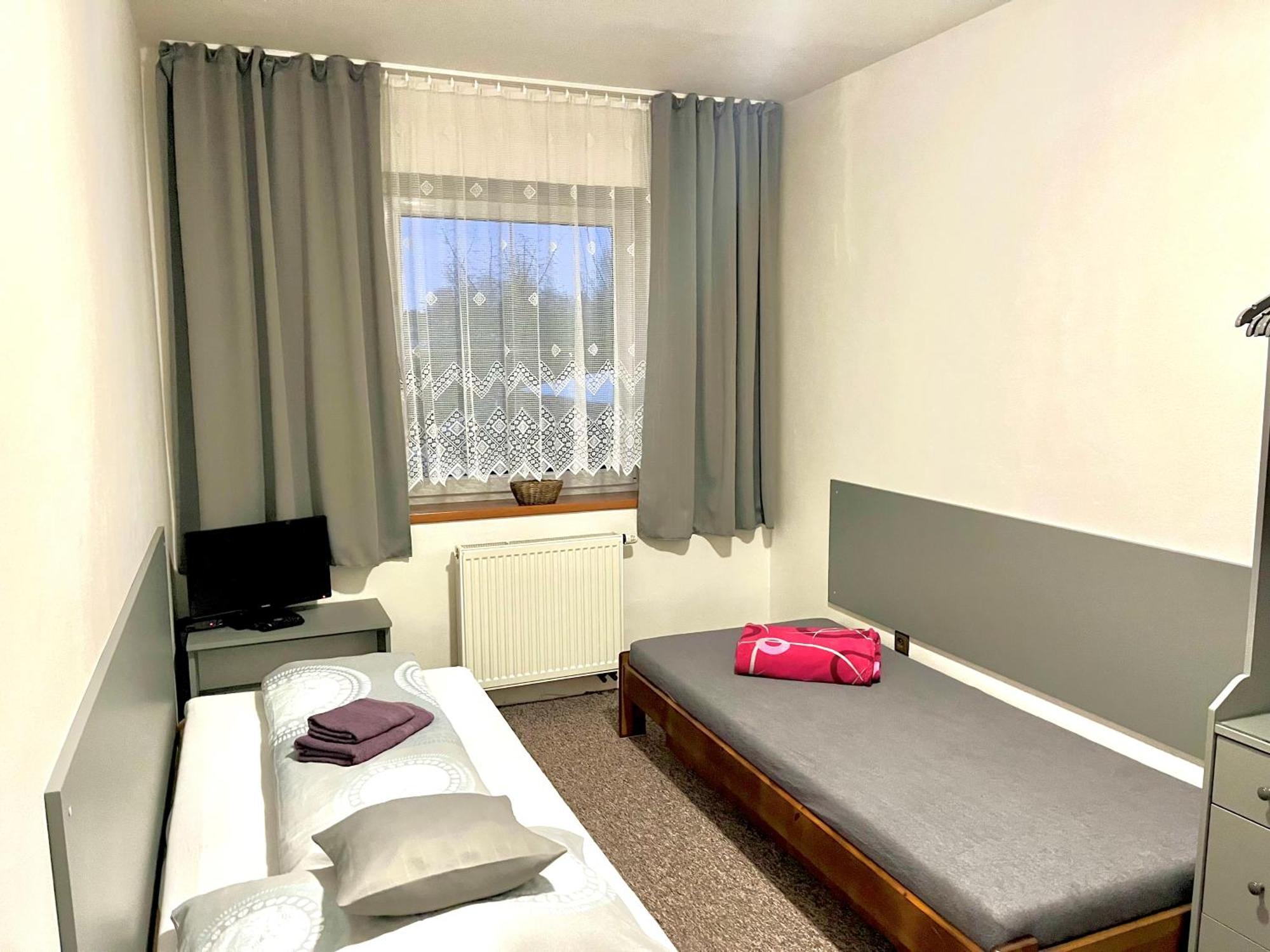 P&P Jicin Apartments - Soukrome 2-3 Luzkove Pokoje S Vlastni Kuchyni A Koupelnou Екстер'єр фото